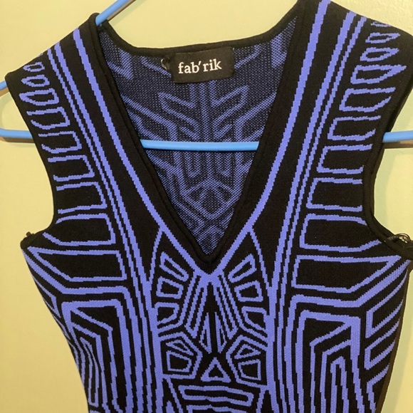 Black and blue asymmetrical print dress - Picture 12 of 15